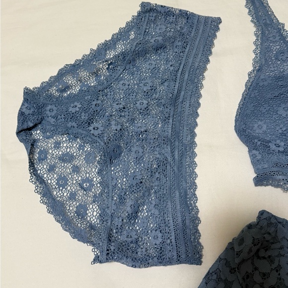 Lace Bralette and Shorts Set - Blue - Picture 3 of 8